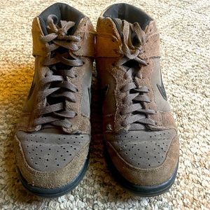 High top nike sneakers